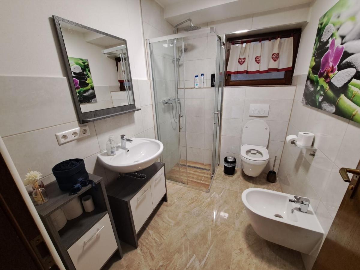 Schoene Wohnung Am Georgenberg 罗伊特林根 外观 照片